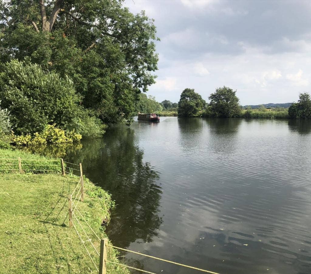 Dinckley Court Boutique Riverside Rooms Abingdon-on-Thames ภายนอก รูปภาพ
